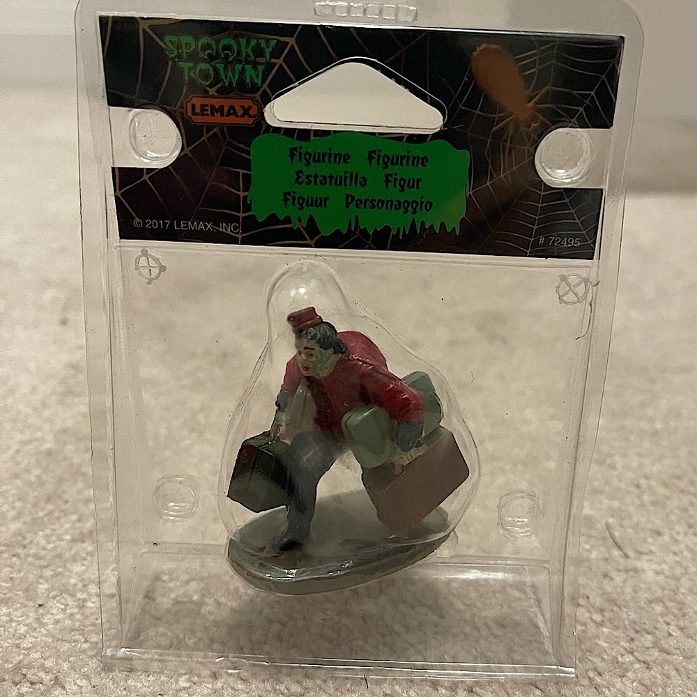LEMAX Spooky Town Figurine Halloween Village Creepy Bellboy Retired Villager
